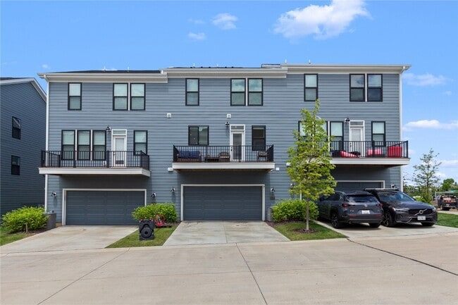 Building Photo - 16505 Honey Locust Dr