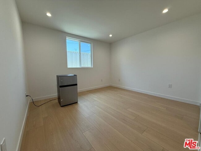 Building Photo - 5759 Lemp Ave
