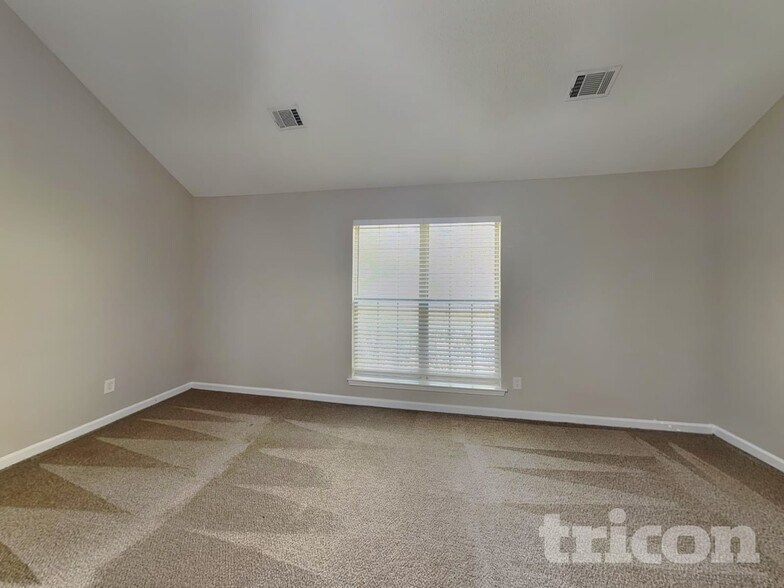 Building Photo - 10587 Village Trail