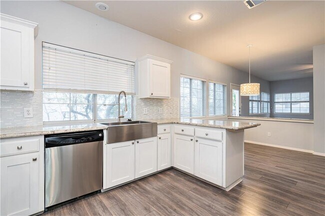 Building Photo - 10608 Sun Tree Cove