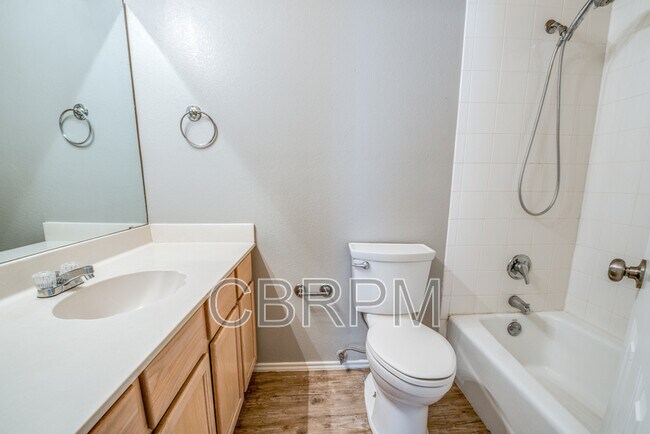 Building Photo - 5308 Kenosha Ave