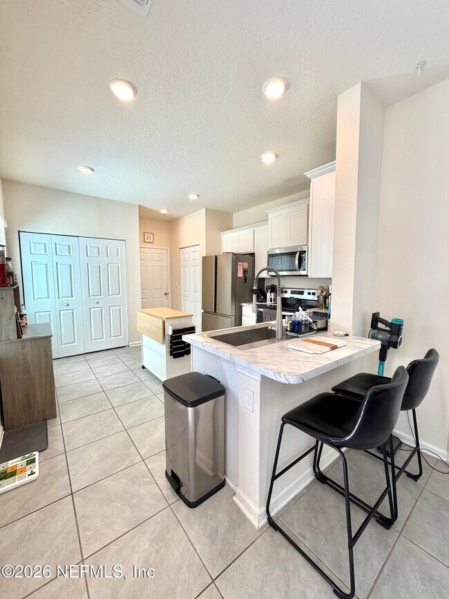 Building Photo - 845 Observatory Pkwy