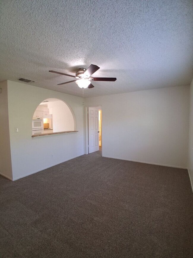 Building Photo - 1419 N Winery Ave
