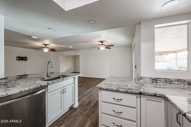 Building Photo - 26033 S Hollygreen Dr
