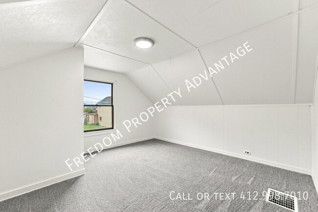 Building Photo - 425 32nd St