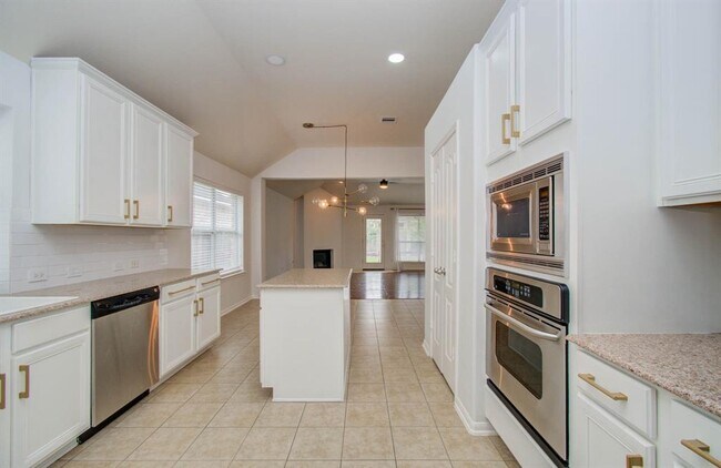 Building Photo - 15011 Redding Crest Ln