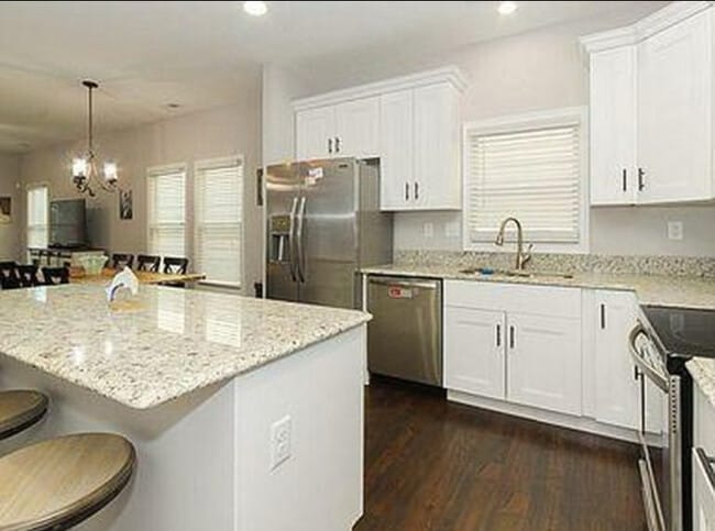 Primary Photo - Sober living recovery house for men in Por...