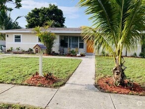Building Photo - 730 E Melrose Cir