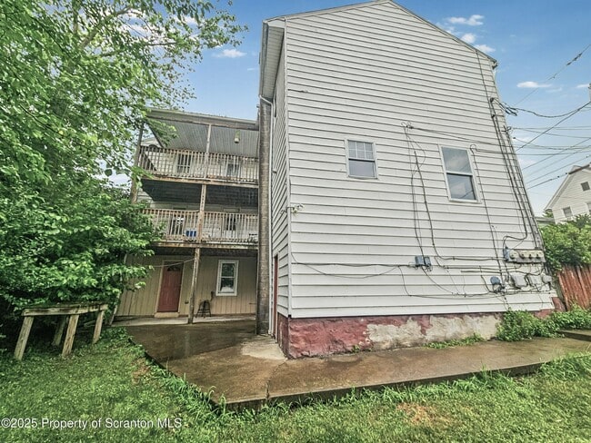 Building Photo - 14 Kulp Ave
