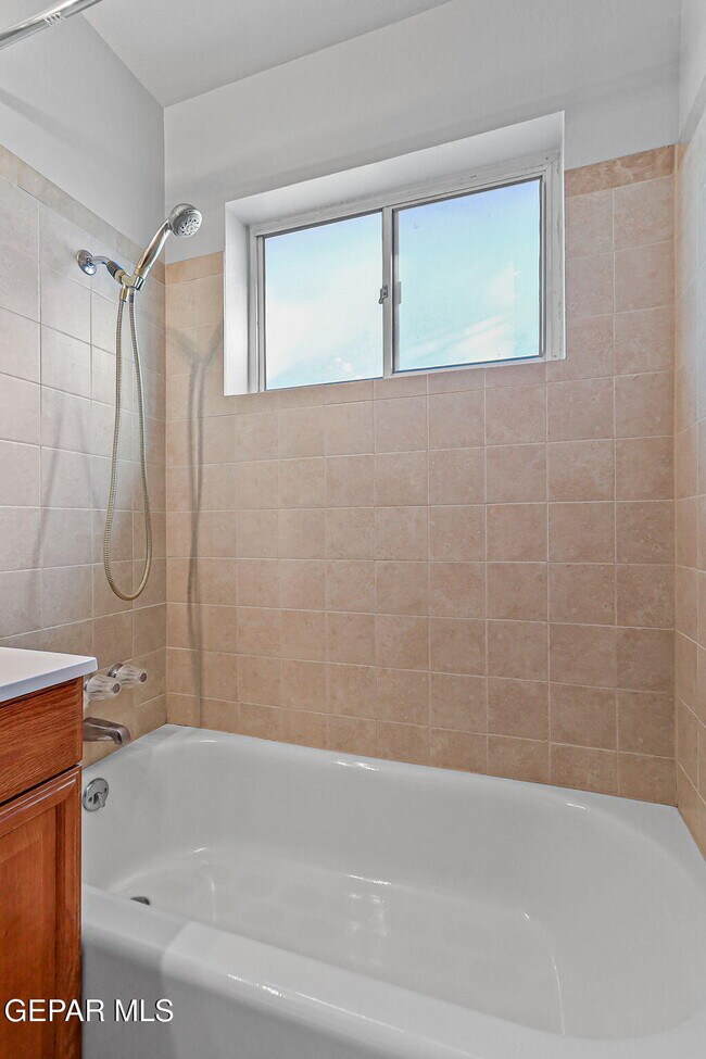 Building Photo - 5828 Sturgeon Dr