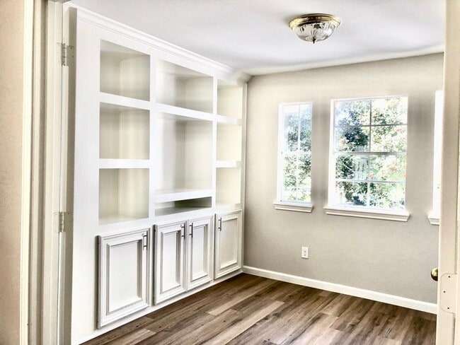 Building Photo - 5711 Silver Bay Ct