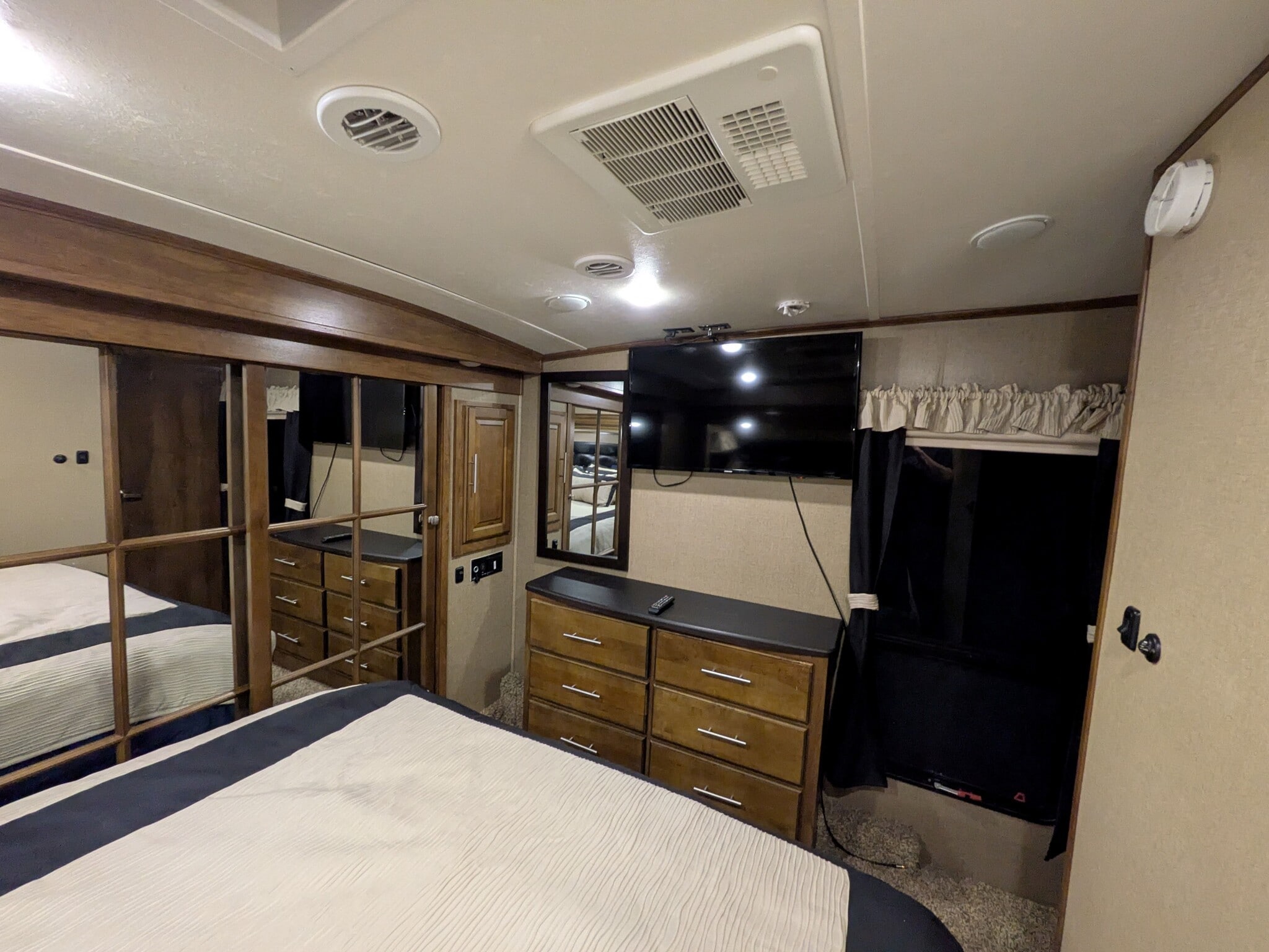 Building Photo - 1054 Cross Springs Ct