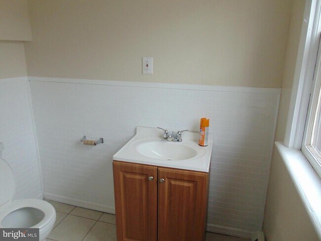 Building Photo - 712 S 5th St