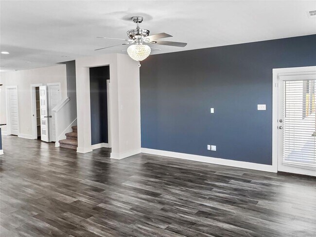 Building Photo - 551 Tanda Ln