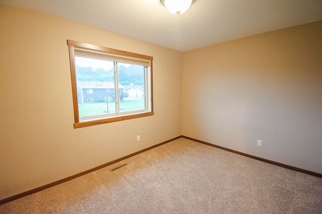 Building Photo - 6736 Clarkia Dr NW