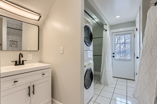 Building Photo - 91 Pearl St