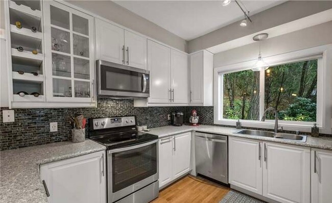 Building Photo - Love at First Sight - Beautiful 3 Bedroom ...
