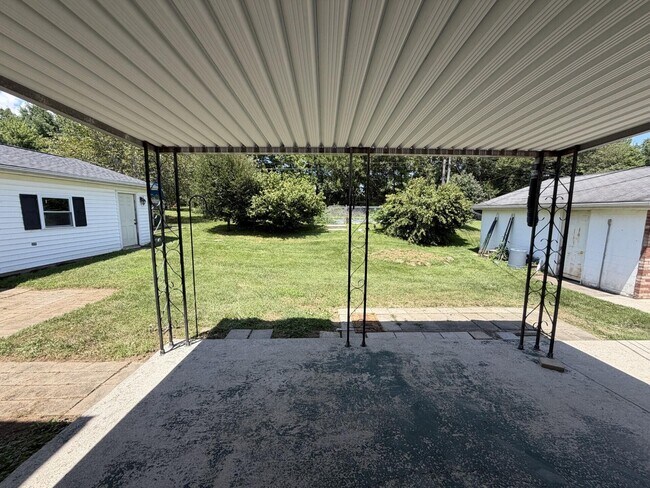 Building Photo - 721 Wayland Dr