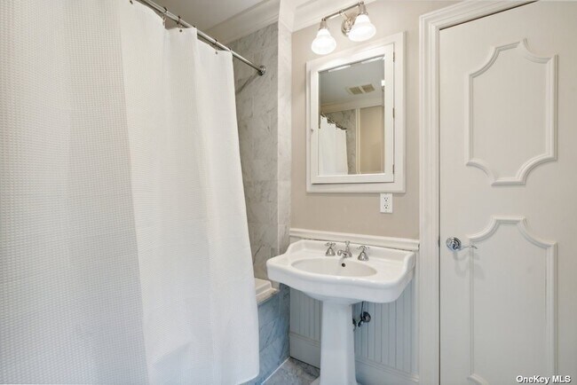 Building Photo - 157 Linden Ln