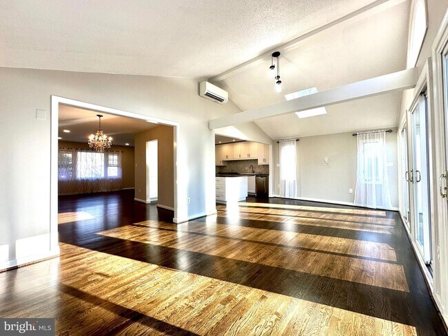 Building Photo - 2529 W Meredith Dr