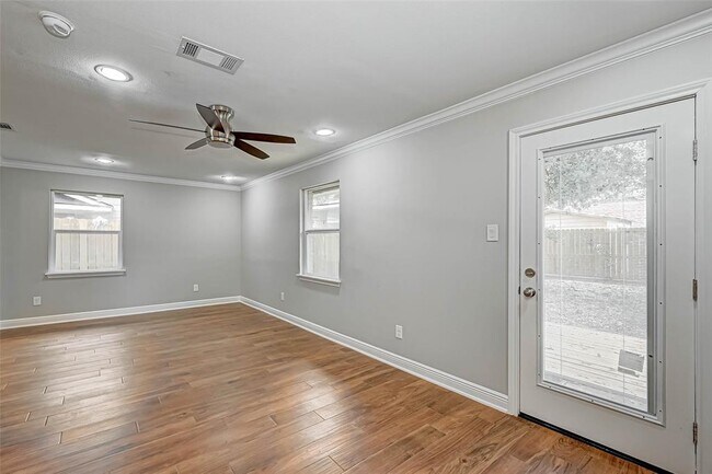 Building Photo - 5611 Nina Lee Ln
