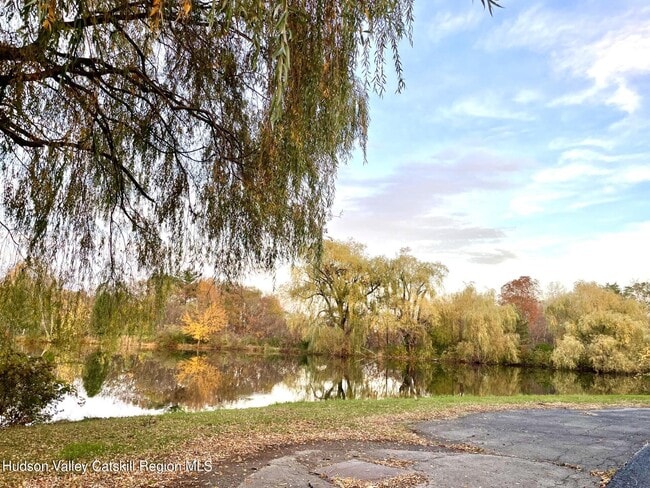 Building Photo - 866 Mountain Ave