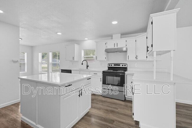 Building Photo - 405 Falletti St