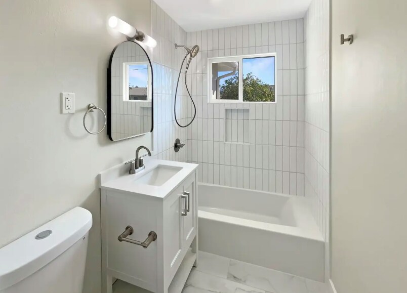 Building Photo - 4840 Piper St