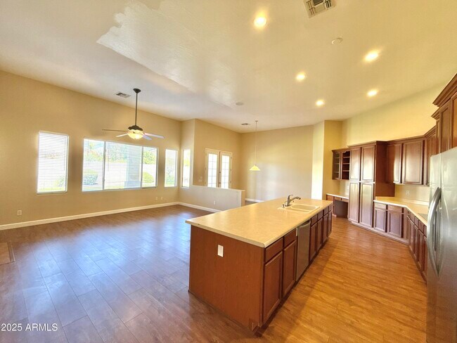 Building Photo - 12816 W Vista Paseo Dr