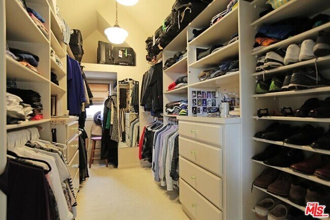 Building Photo - 427 12th St