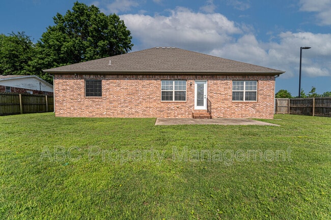 Building Photo - 126 S Angus Ln