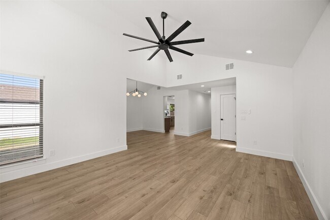 Building Photo - 2116 Trellis Pl