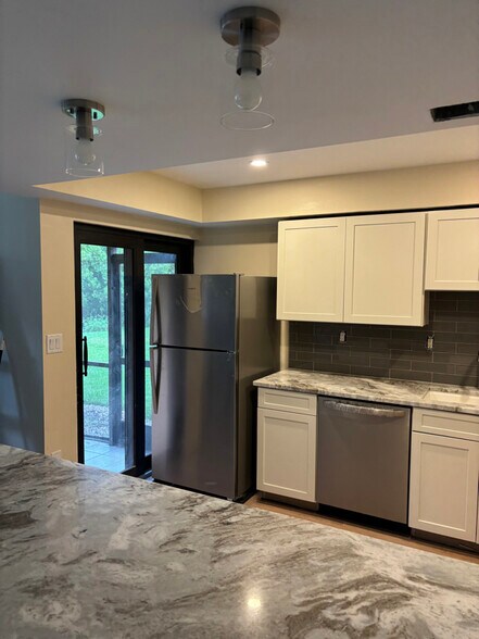 Building Photo - 1542 Mainsail Dr