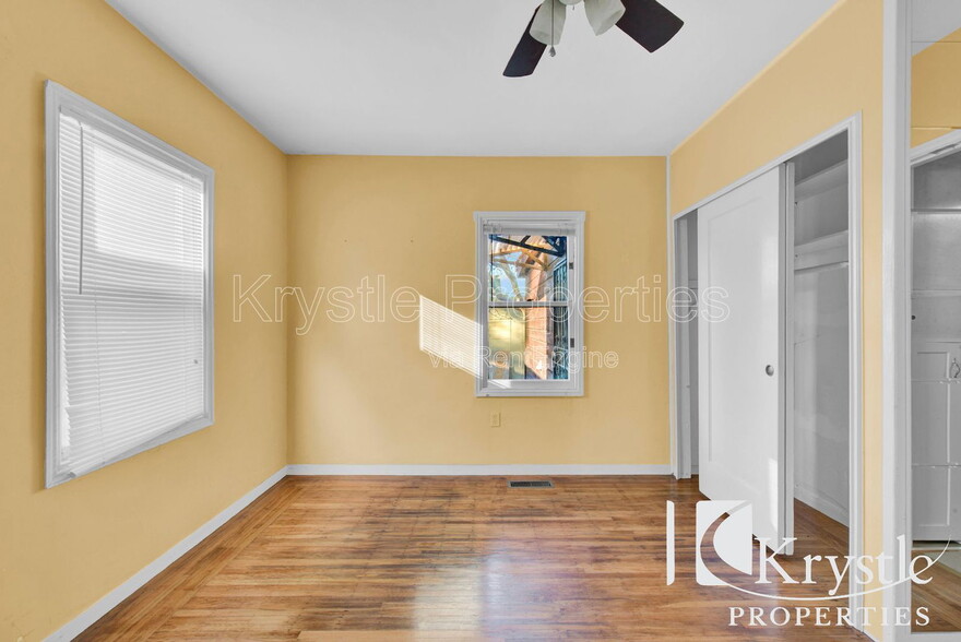Building Photo - 209 14th St