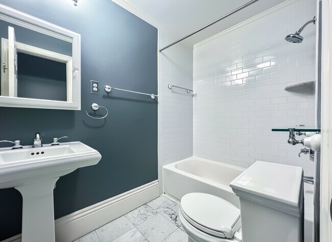 Building Photo - 1619 Spruce St