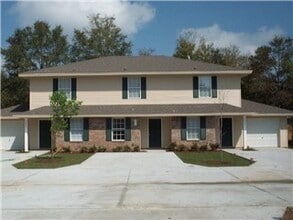 Building Photo - 1804 Treeline Ct