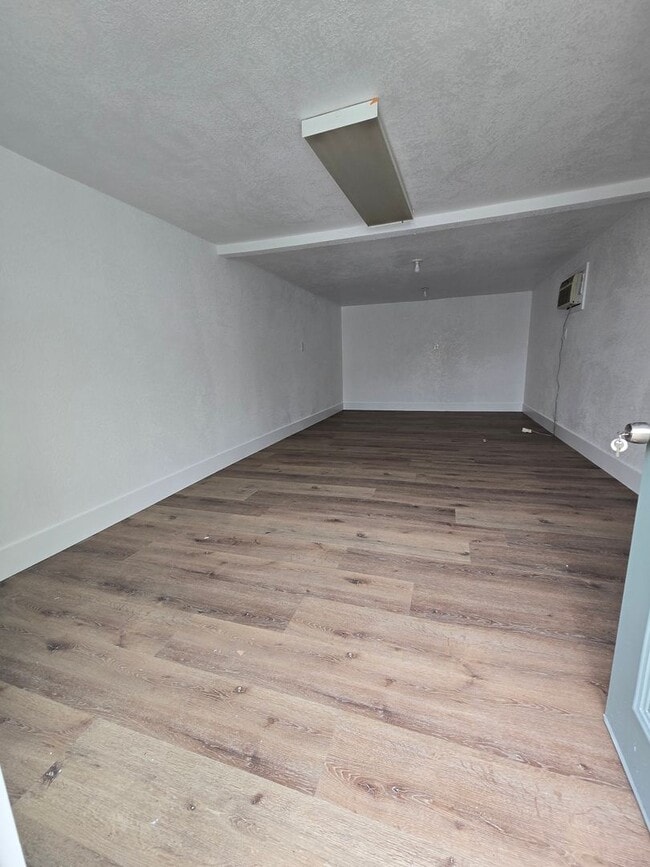 Building Photo - 3 Br 2 BA with extra room in back available now