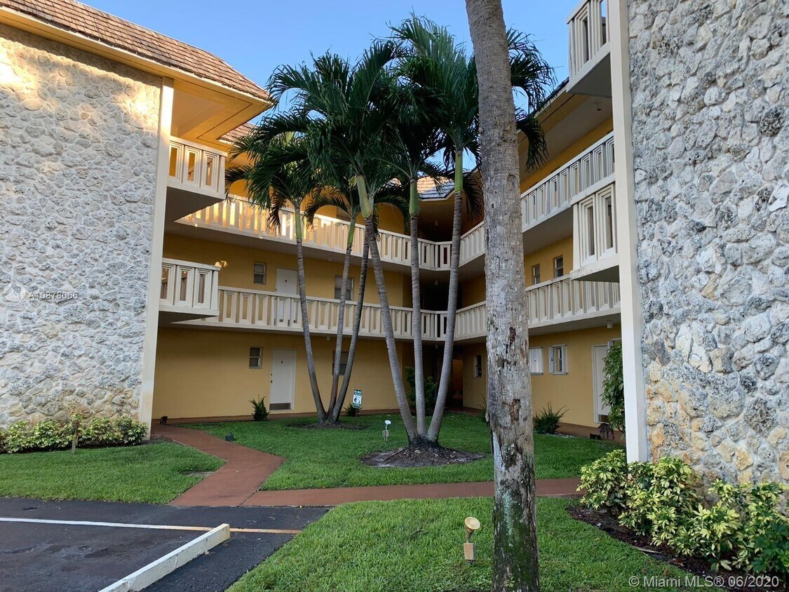 7440 Miami Lakes Dr Hialeah