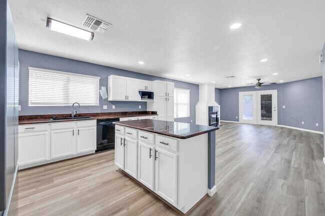 Building Photo - 1125 E Milada Dr