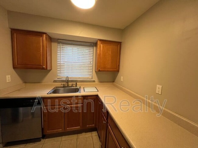 Building Photo - 591 W Lockwood Ave