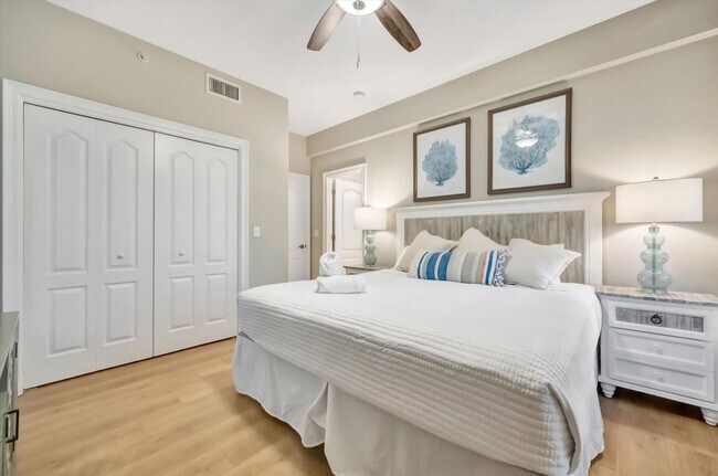 Building Photo - 6406 Gulf Dr