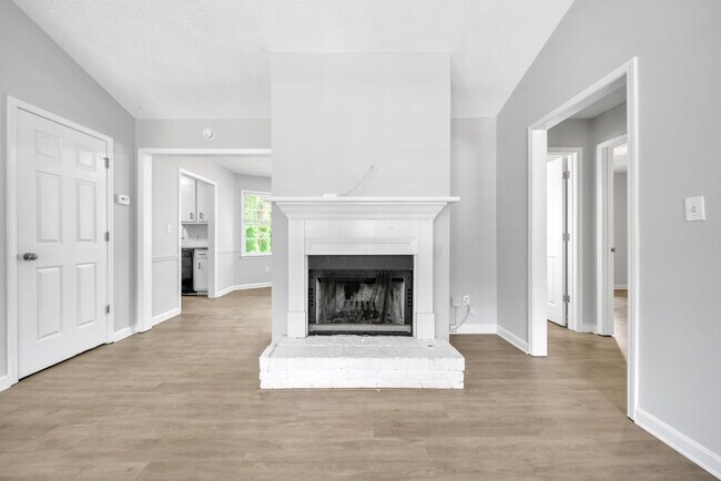 Building Photo - 608 Wood Ridge Dr