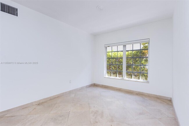 Building Photo - 60 Park Dr