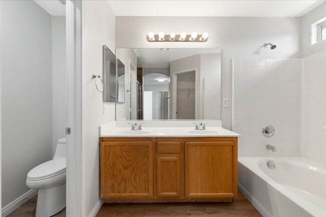 Building Photo - 4bd Single Family Home with Large Backyard, Balcony, and No Carpet