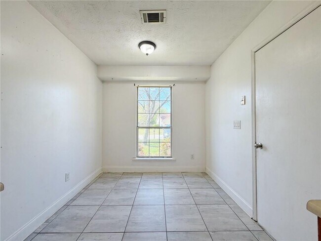 Building Photo - 2901 Inverloch Cir