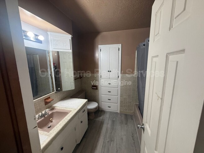 Building Photo - 118 SW 1st St