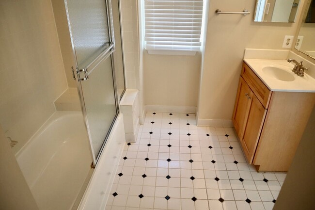 Building Photo - Gorgeous Updated Townhouse in the heart of...