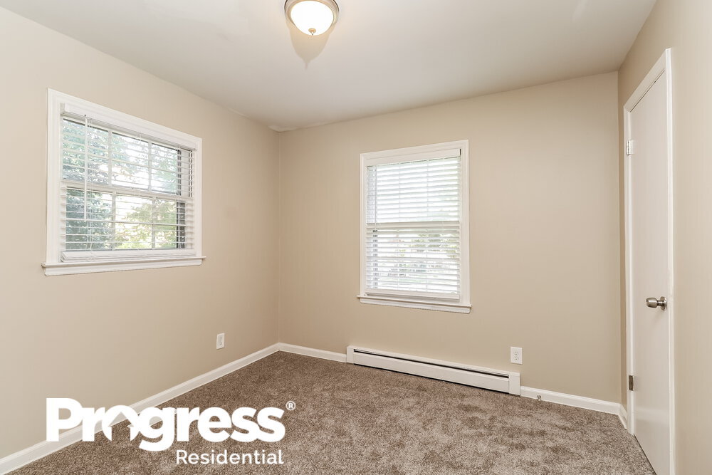 Building Photo - 135 Short Hills Dr