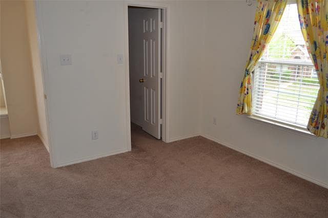 Building Photo - 2440 Deer Horn Dr
