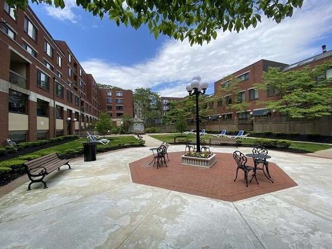 Building Photo - 85 Brainerd Rd